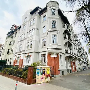 List 2 Bedroom Away From Hannover